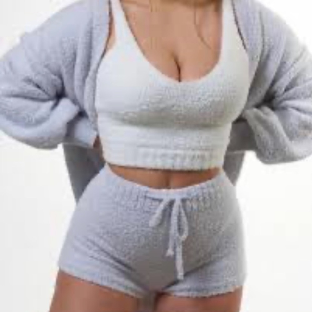 NWT‎ MissCosy 4 piece set size 4 - crop top, pants & shorts & cardigan.